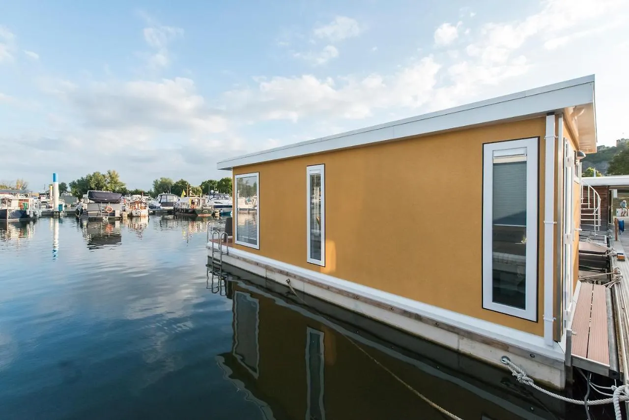 Boatlodge Antigua Maastricht Ferienhaus